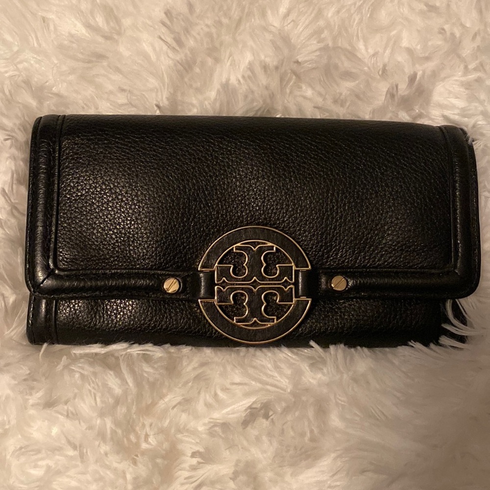 Tory Burch Amanda black Wallet.